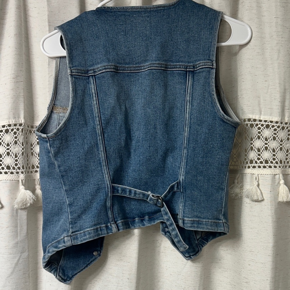Hidden Denim Vest - Blue Women's Sleeveless Jean Jacket - Picture 4 of 4